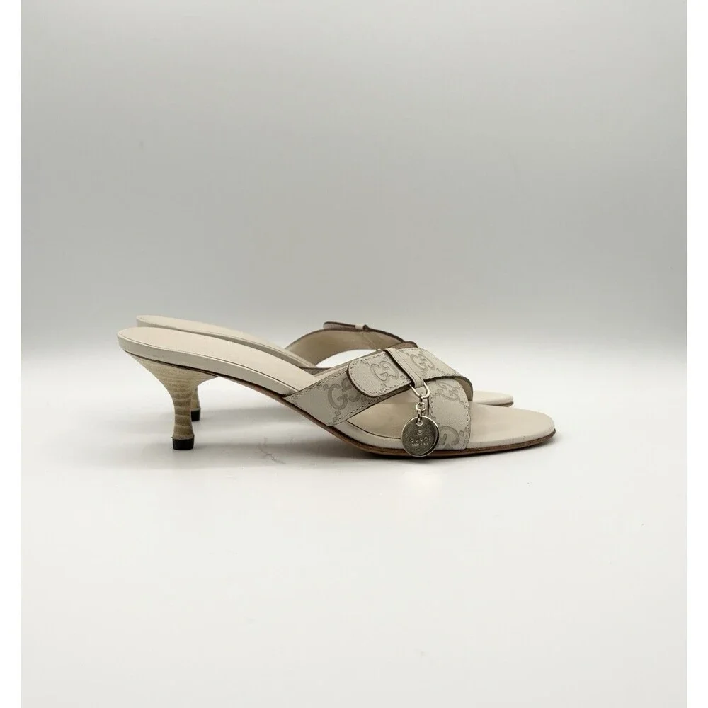 Gucci White Leather Kitten Heels Embossed GG Logo Accent & Charm Y2K Size EU 37